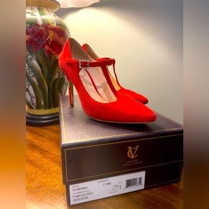 Vince Camuto Signature Red Suede Pump Size 7.5 / 37.5